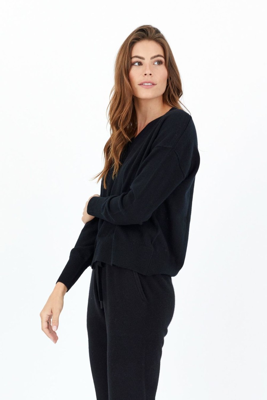 One Grey Day Spencer Cashmere V-Neck - Black | Pullovers